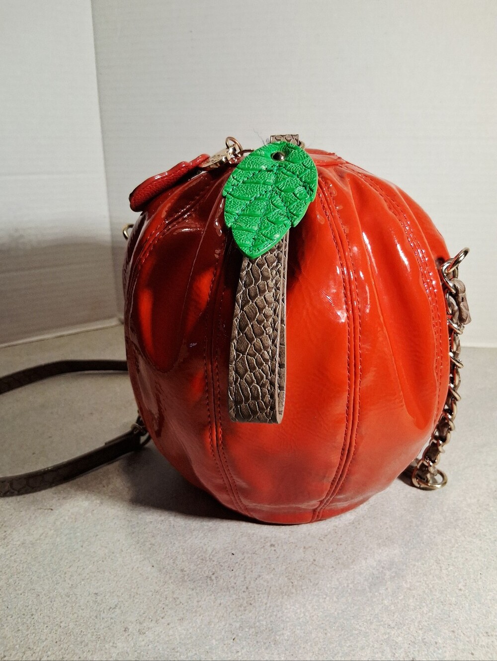Betsey Johnson Juicy Apple Orchard Crossbody Purse - Picture 3 of 9